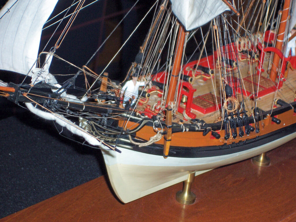 Model of privateer Fair American - Port bow