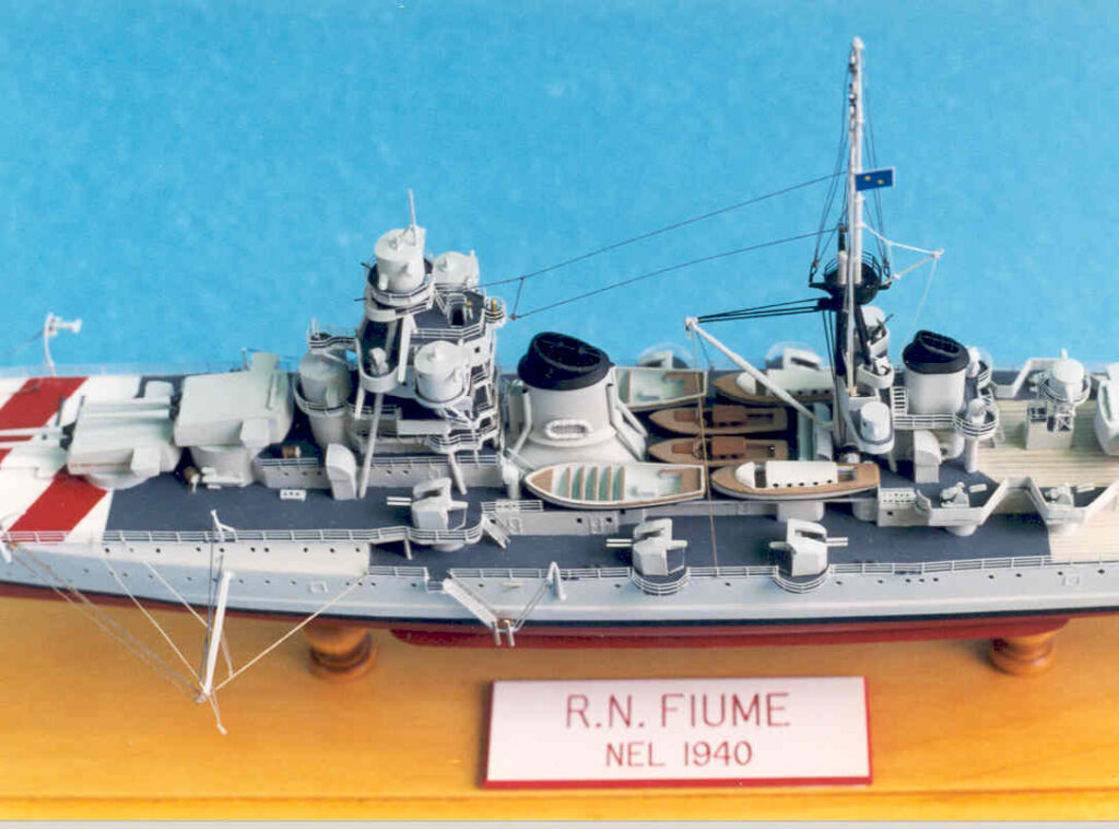 Model of Italian heavy-cruiser Fiume - Midship, high-angle view