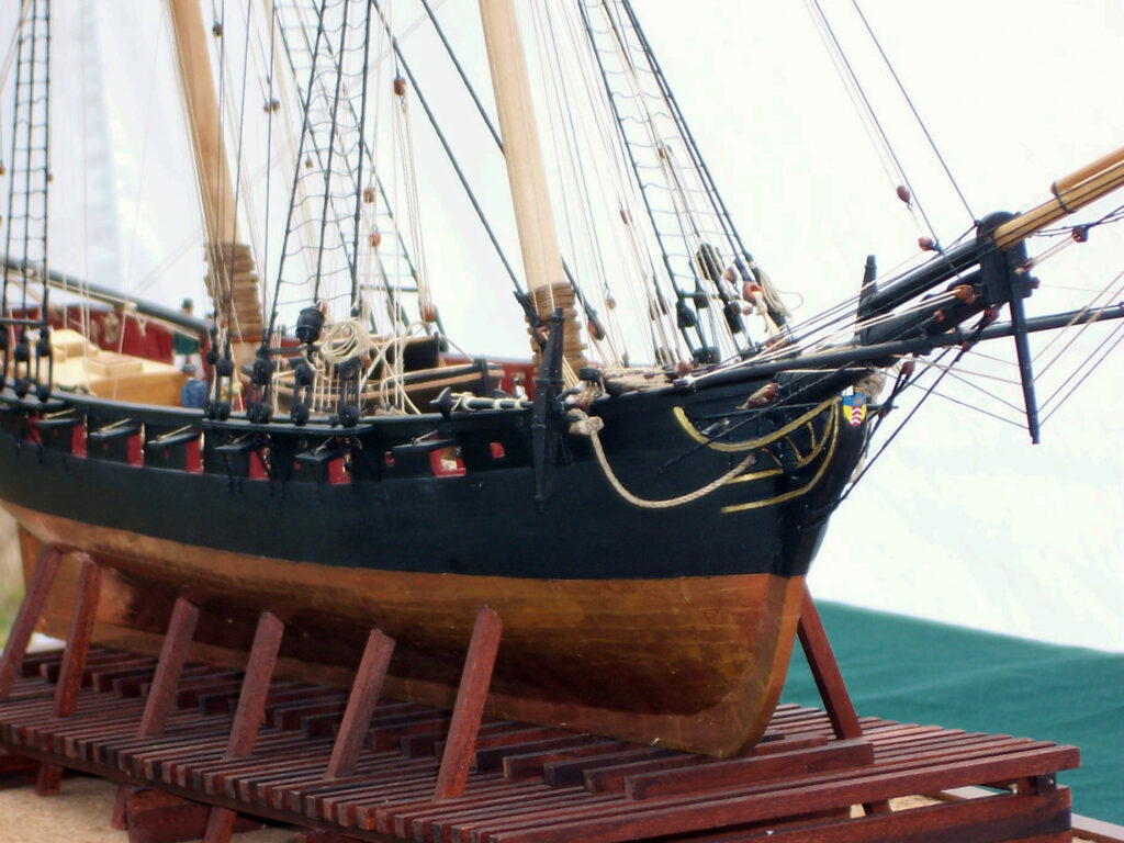 Model of the privateer Prince de Neufchatel - Starboard bow