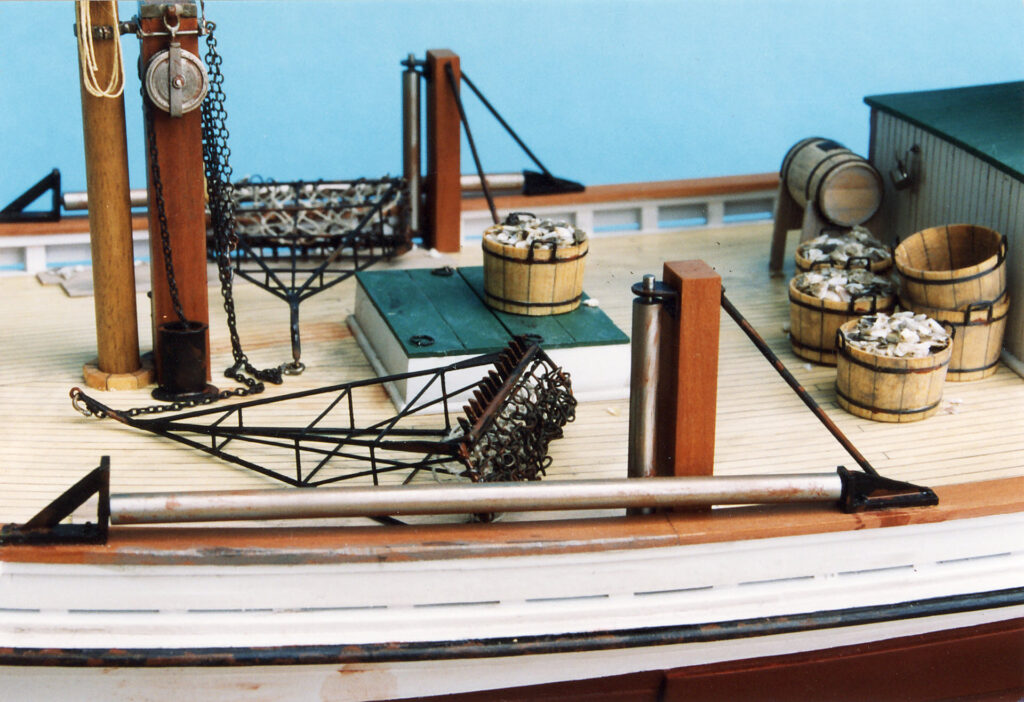 Model of oyster dredge 'Metunga' - midship details