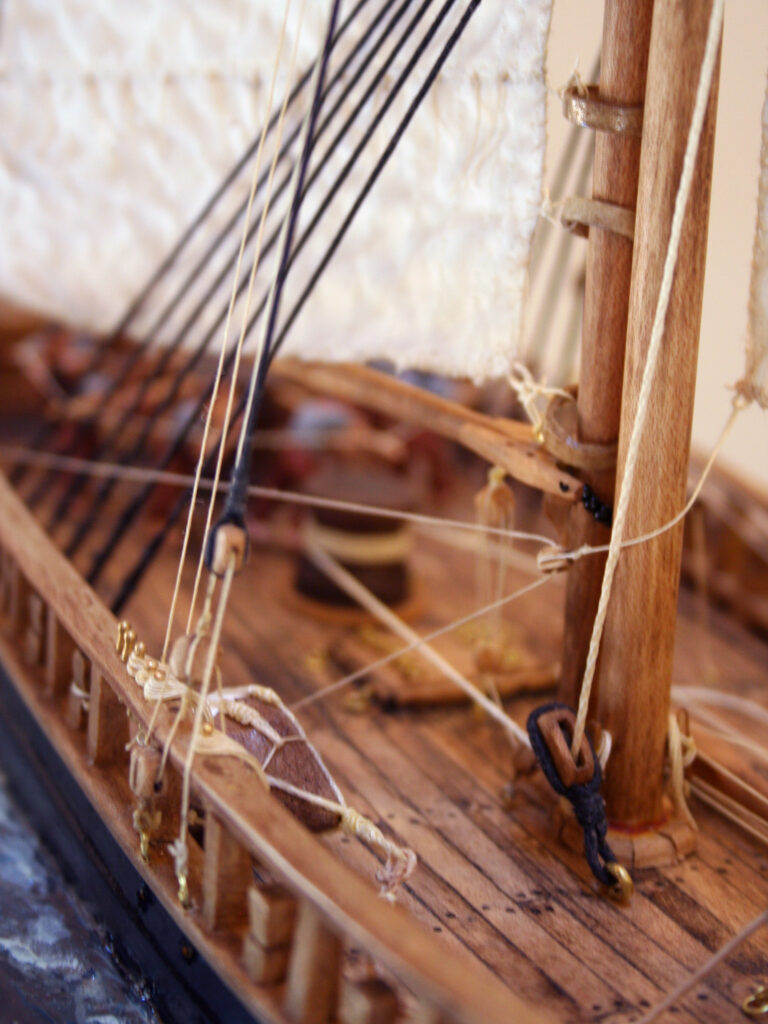 Model of an anchor hoy - Deck