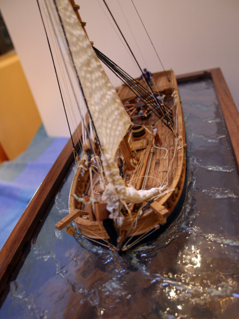 Model of an anchor hoy - View from above, bow