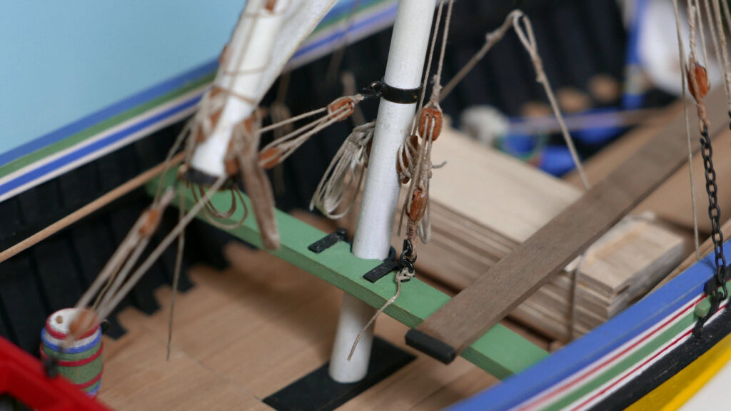 Model of a Portuguese Culé - mast step, from port bow