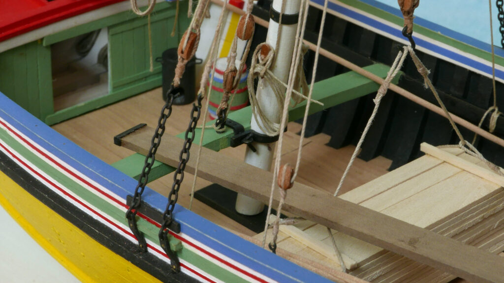 Model of a Portuguese Culé - mast step, from port aft