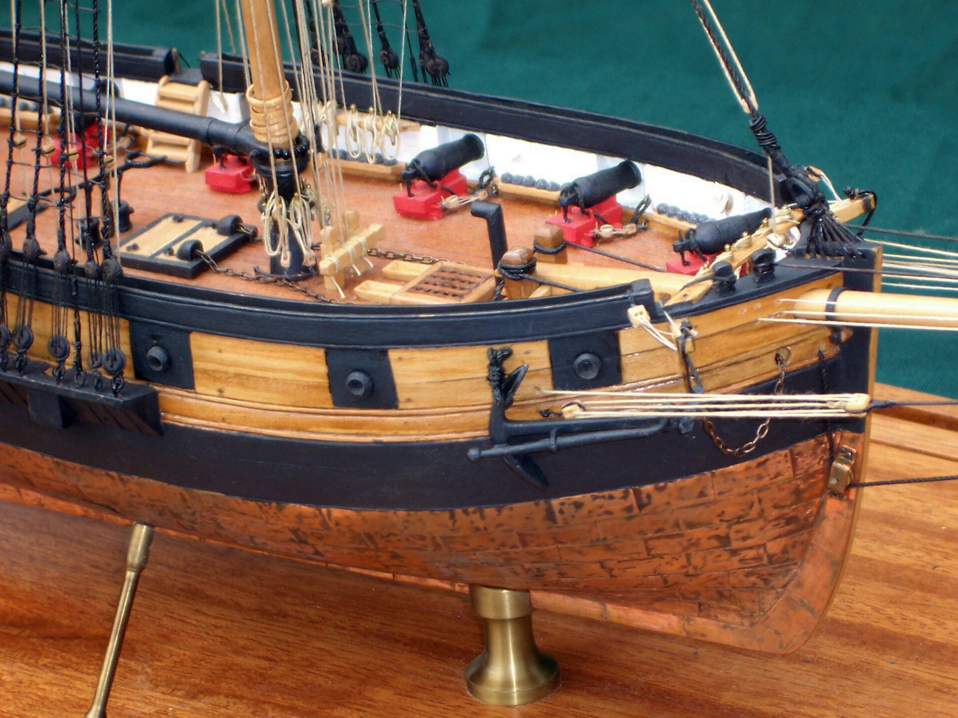 Model of the French cutter Espion - Fore deck and starboard bow