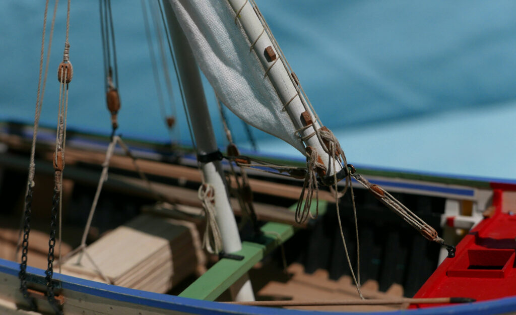 Model of a Portuguese Culé - yard tackles